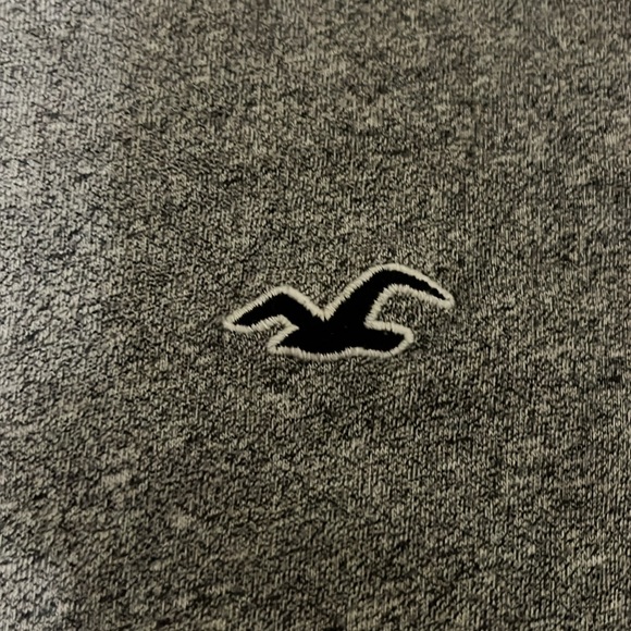 grey t shirt hollister - Picture 2 of 3